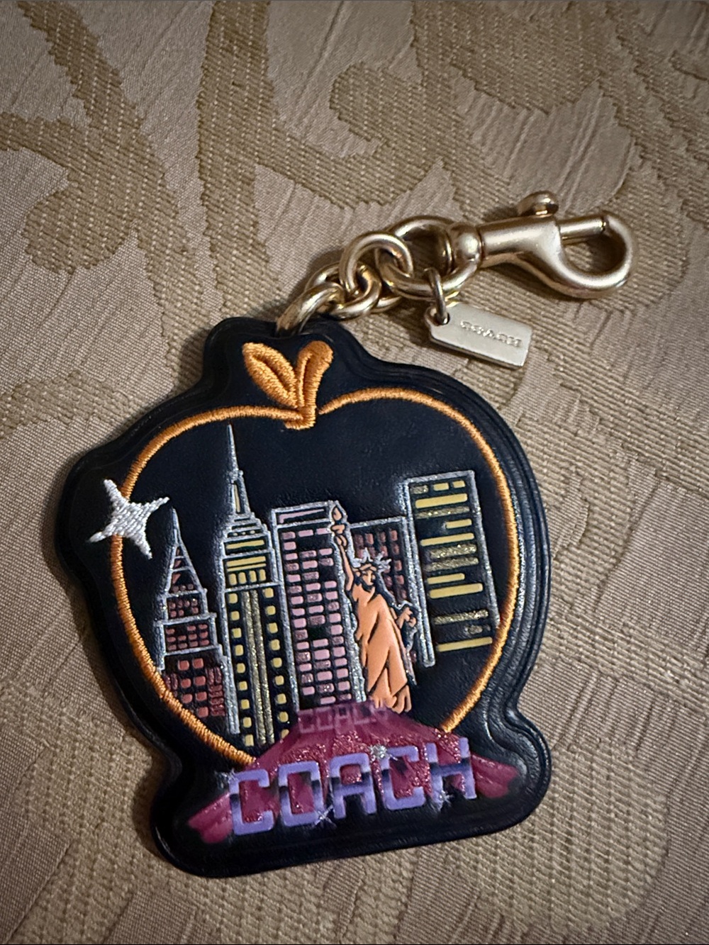 COACH SOUVENIR BIG APPLE SKYLINE SIGNATURE BAG CHARM KEYRING preloved